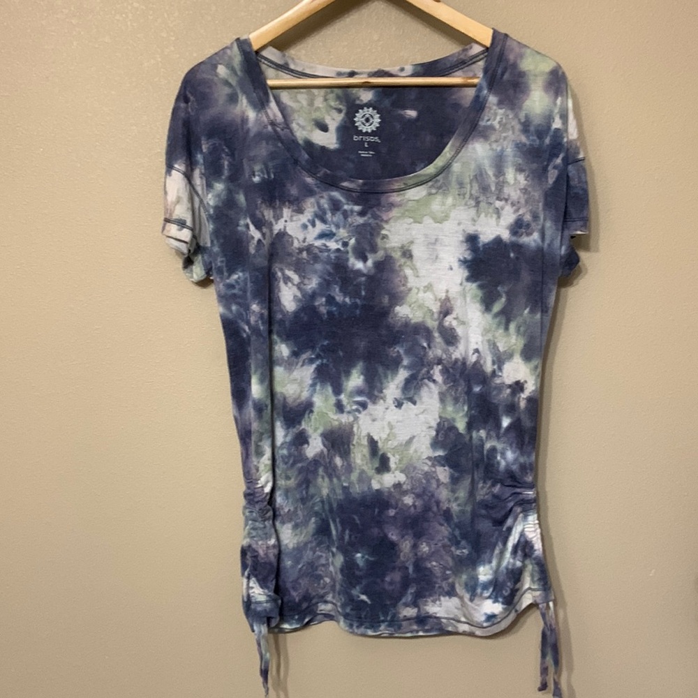 Mystree Tie-Dye Short Sleeve Scoop Neck Tee in Navy/Green